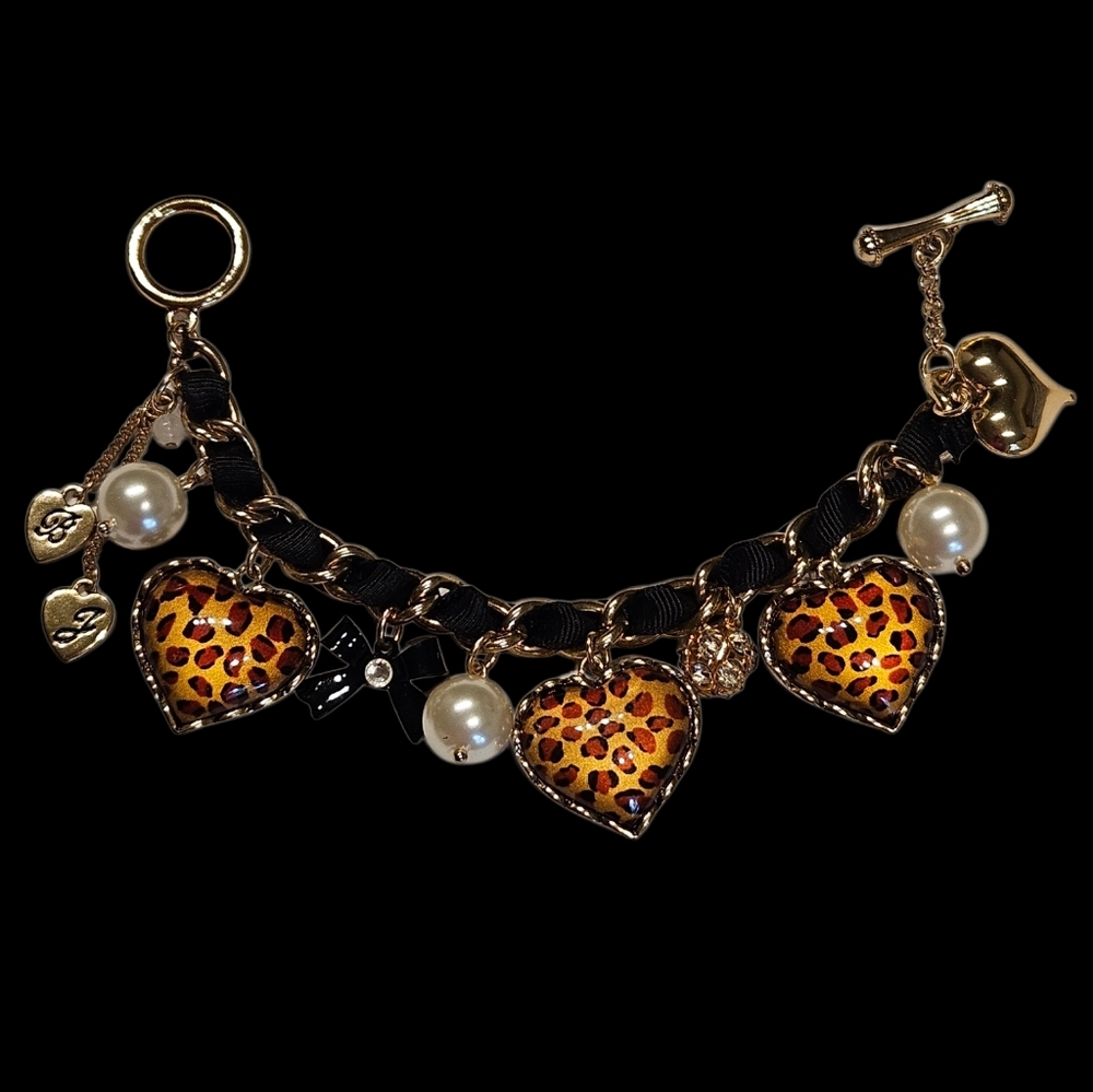 💛🐆Betsey Johnson Cheetah Big Cat Print Puffy Hearts Charm Toggle Bracelet NWOT - Picture 11 of 11